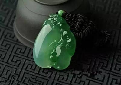 “灯下不观玉” 翡翠行话背后的科学与智慧
