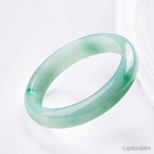 翡翠艺术品 美学与收藏的双重盛宴